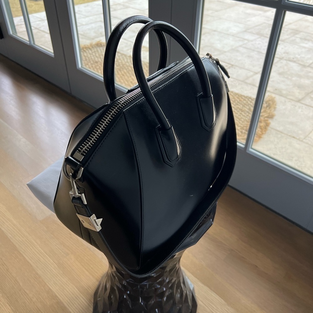 Givenchy Medium Antigona Satchel in Black - Picture 9 of 15